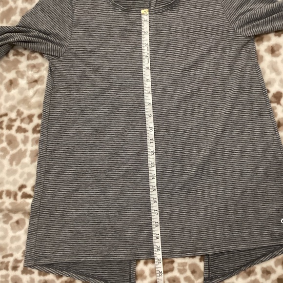 GapFit Breathe Long Sleeved Open Back T-Shirt, Size S - Picture 9 of 11